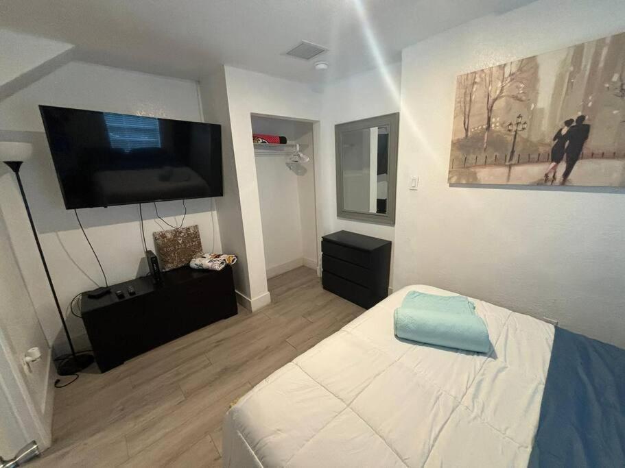 Quiet & Centrally Located House - Private Parking, Laundry And Storage For Luggage Miami Ngoại thất bức ảnh