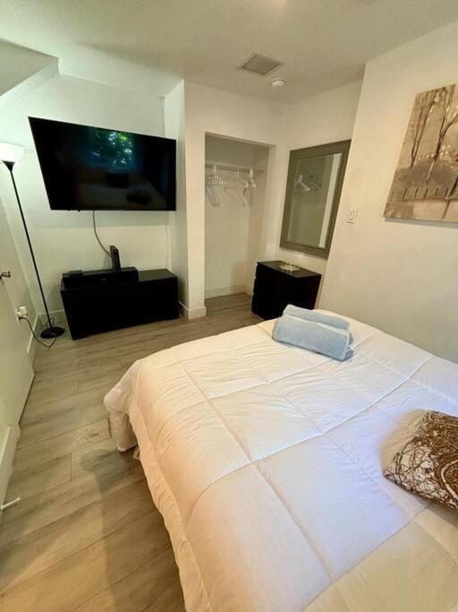 Quiet & Centrally Located House - Private Parking, Laundry And Storage For Luggage Miami Ngoại thất bức ảnh