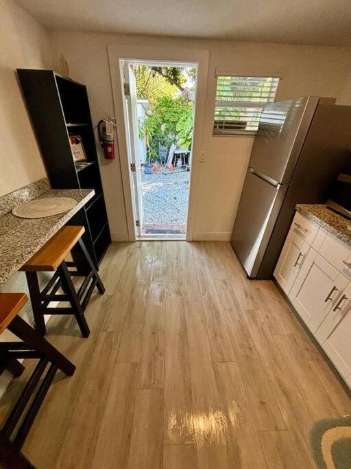 Quiet & Centrally Located House - Private Parking, Laundry And Storage For Luggage Miami Ngoại thất bức ảnh
